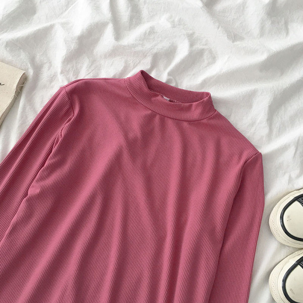 Moderna sieviešu blūze ar pusaugstu apkakli un garām piedurknēm