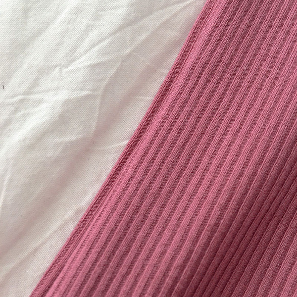 Moderna sieviešu blūze ar pusaugstu apkakli un garām piedurknēm