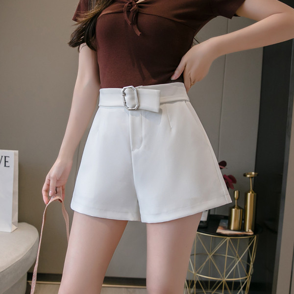 Naiste lühikesed püksid vöö ja taskutega - kõrge vöökoht