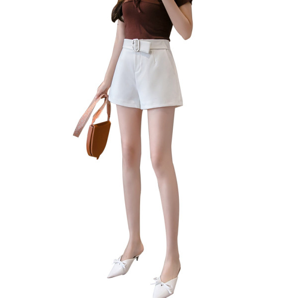 Naiste lühikesed püksid vöö ja taskutega - kõrge vöökoht