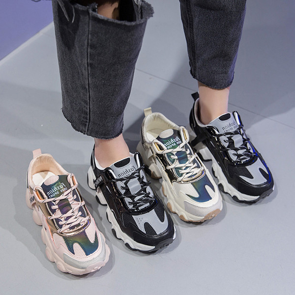 Sieviešu krāsainas kedas ar raupju zoli no eko zamšādas