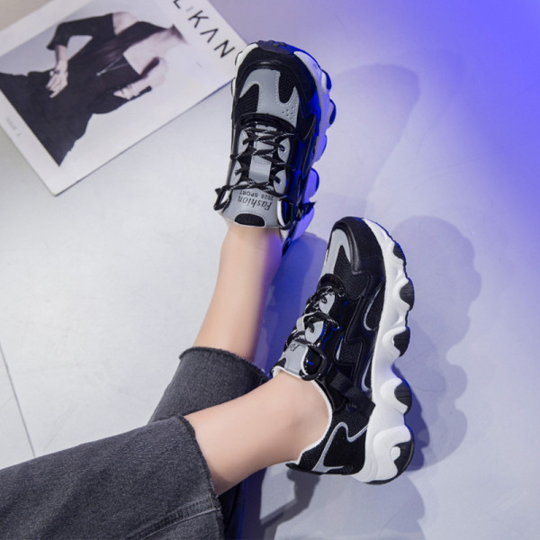 Sieviešu krāsainas kedas ar raupju zoli no eko zamšādas