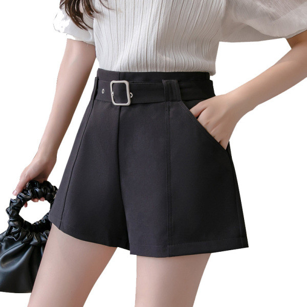 Pantaloni scurți moderni de damă cu curea și buzunare