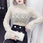 Sieviešu ikdienas blūze ar izšuvumu un augstu apkakli