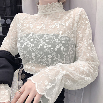 Sieviešu ikdienas blūze ar izšuvumu un augstu apkakli