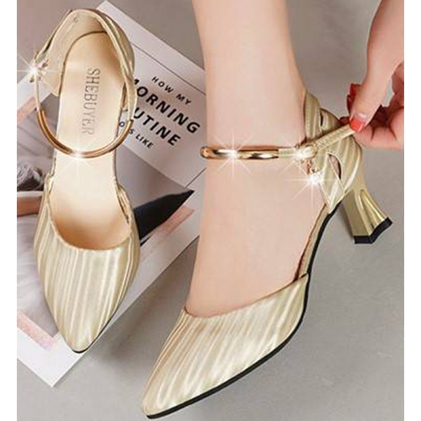 Uus mudel elegantsed sandaalid teravatipulise mudeli ja madala kontsaga