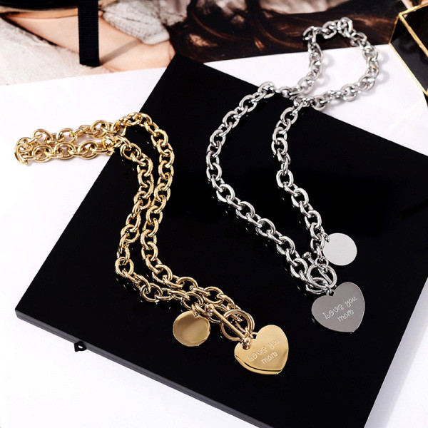 Colier modern de damă din oțel titan cu inimă și inscripție