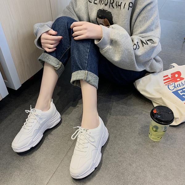 Modern női alkalmi tornacipő durva talppal és fűzővel