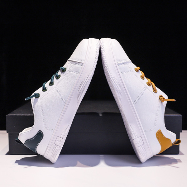 Paprasti moteriški sportbačiai iš eko odos plokščiu padu, baltos spalvos