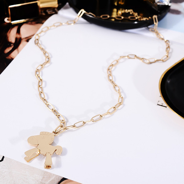 Titán acélból készült hosszú női nyaklánc ló formájú medállal