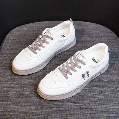 Női alkalmi bőr tornacipő hímzéssel