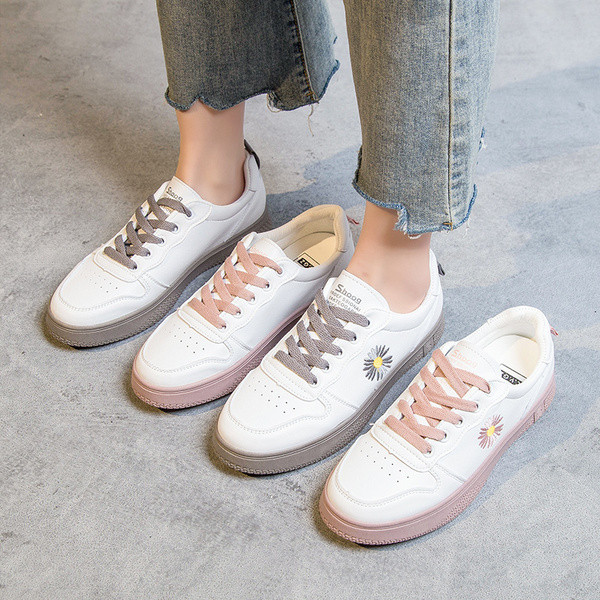 Női alkalmi bőr tornacipő hímzéssel