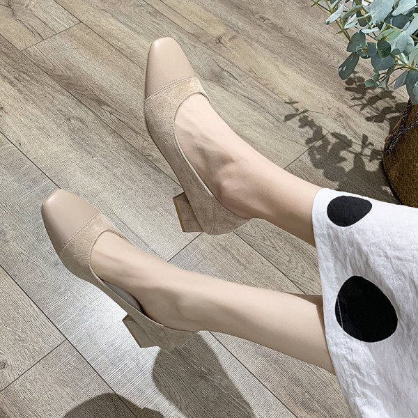 Sieviešu pavasara kurpes no eko zamšādas un bieziem zemiem papēžiem