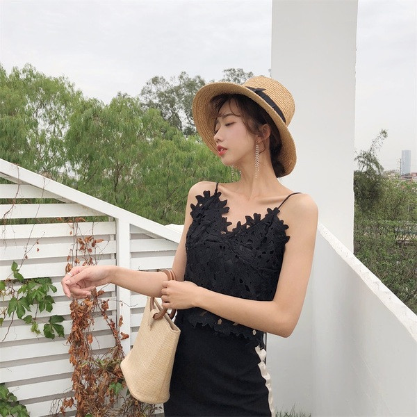 Sieviešu mežģīņu tops ar plānām lencītēm un špica kakla izgriezumu