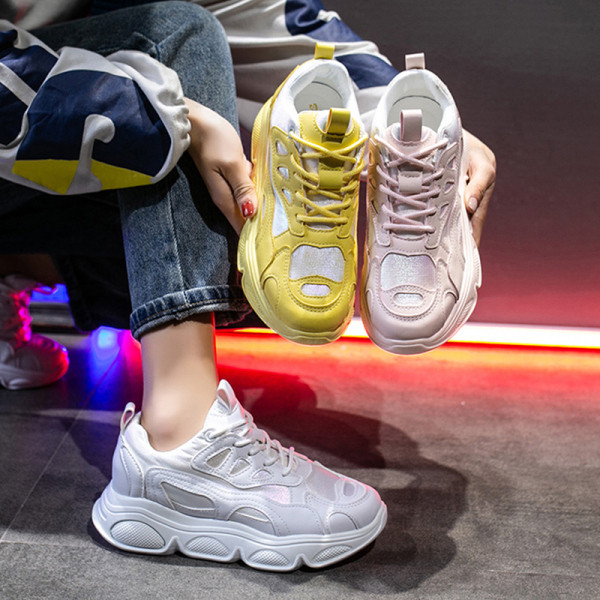 Pavasariniai moterų maratonai aukštais ir šiurkščiais padais