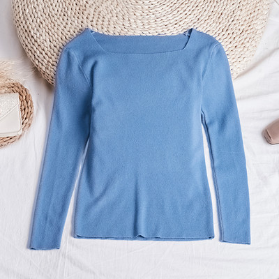 Ikdienas sieviešu blūze ar kvadrātveida kakla izgriezumu un garām piedurknēm