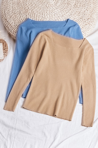 Ikdienas sieviešu blūze ar kvadrātveida kakla izgriezumu un garām piedurknēm