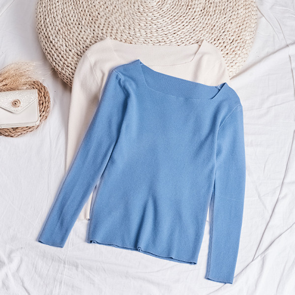 Ikdienas sieviešu blūze ar kvadrātveida kakla izgriezumu un garām piedurknēm