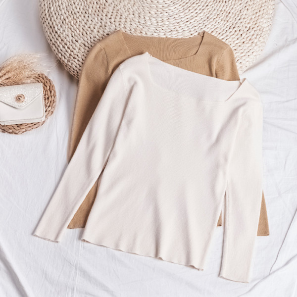 Ikdienas sieviešu blūze ar kvadrātveida kakla izgriezumu un garām piedurknēm