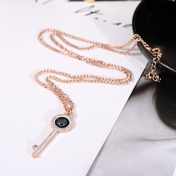 Auksiniai moteriški karoliai iš titano plieno su rakto formos pakabuku