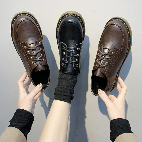 Sieviešu ikdienas apavu retro modelis no eko ādas ar šņorēm