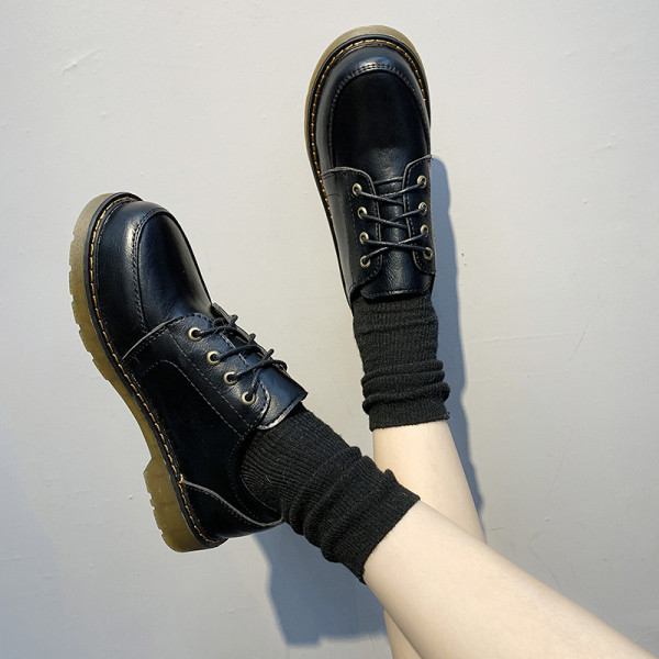 Sieviešu ikdienas apavu retro modelis no eko ādas ar šņorēm