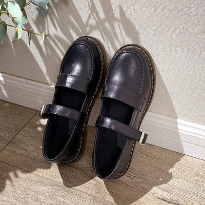 Sieviešu ikdienas apavi no eko ādas ar sprādzēm