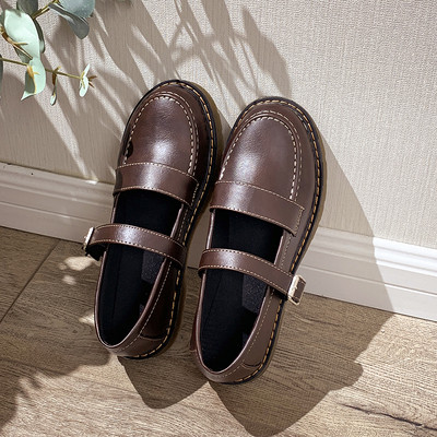 Sieviešu ikdienas apavi no eko ādas ar sprādzēm