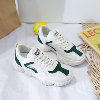 Jauns sieviešu kedu modelis ar raupju zoli