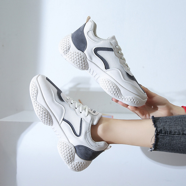 Jauns sieviešu kedu modelis ar raupju zoli