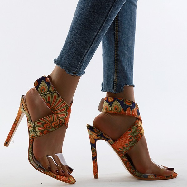 Naujas moteriškų basučių modelis su permatomu dirželiu ir gėlių raštu