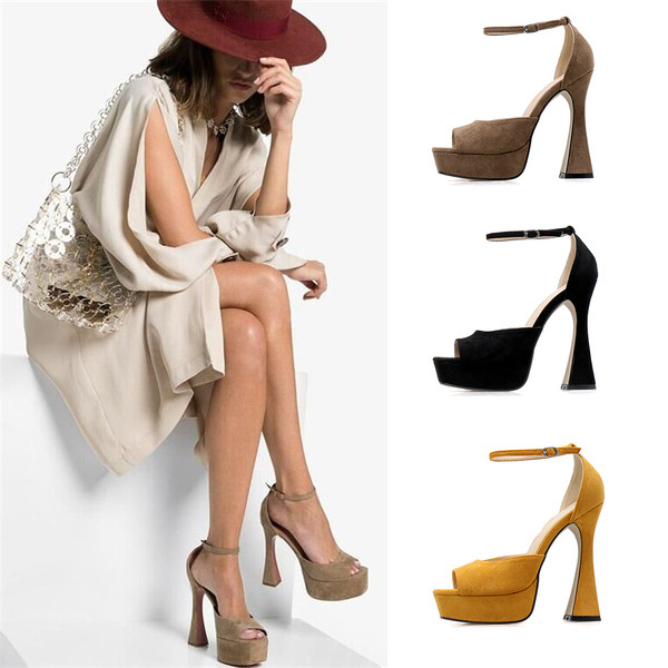 Aktuális női szandál eco velúrból vékony pánttal, magassarkúval