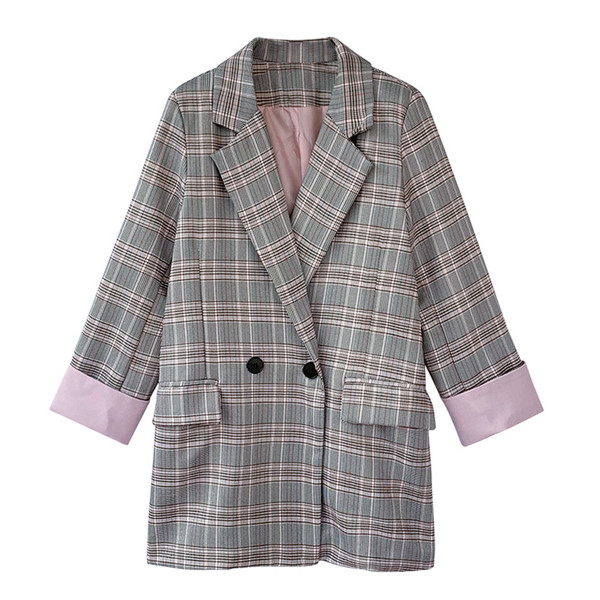 Stílusos kockás női kabát széles modell V-alakú gallérral és hosszú ujjakkal