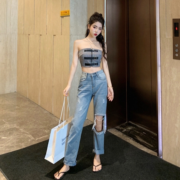 Mūsdienīgs sieviešu krūšturs ar sprādzēm