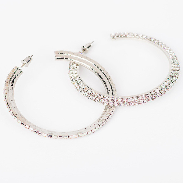 Modern női kerek fülbevaló ezüst kövekkel