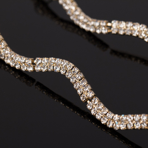 Stilīgi sieviešu karājamie auskari ar sudraba akmeņiem