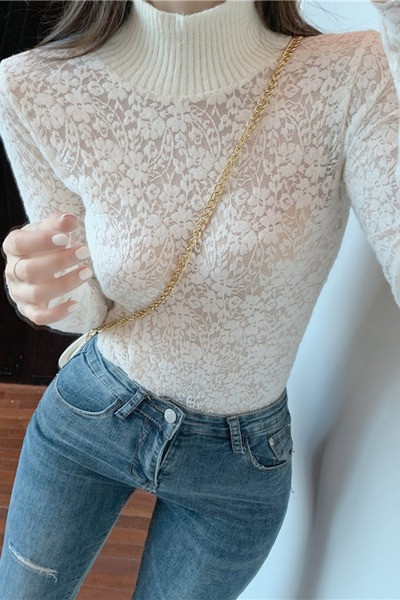 Prigludusi moteriška nėriniuota palaidinė aukšta apykakle