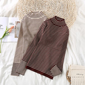 Női csíkos blúz magas gallérral és hosszú ujjal