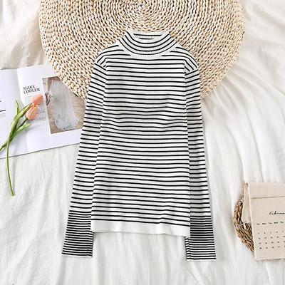 Női csíkos blúz magas gallérral és hosszú ujjal