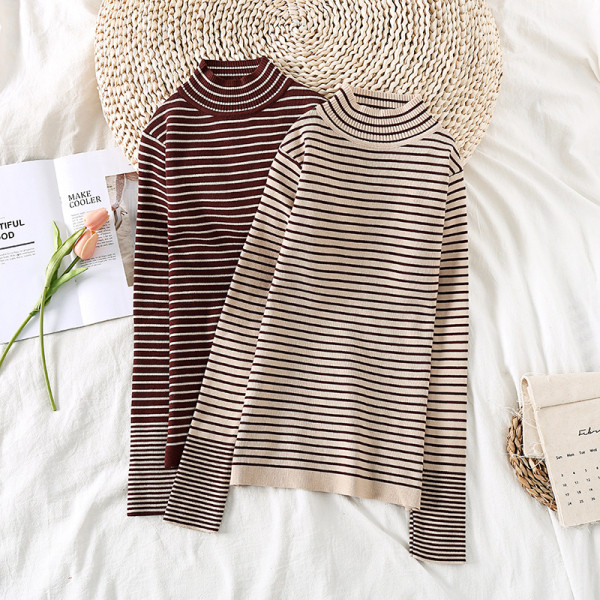 Női csíkos blúz magas gallérral és hosszú ujjal