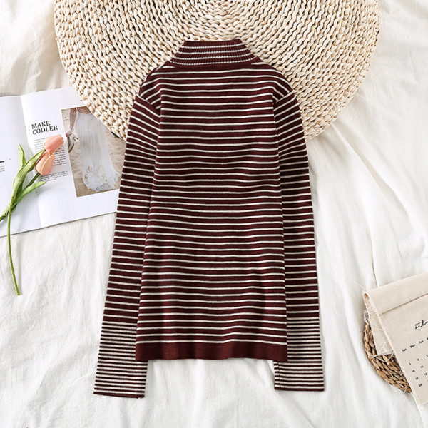 Női csíkos blúz magas gallérral és hosszú ujjal