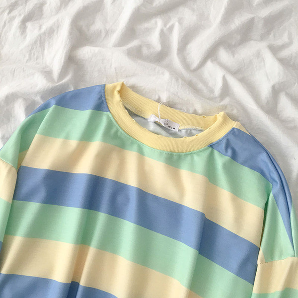 Ikdienas sieviešu svītraina blūze ar apaļu kakla izgriezumu