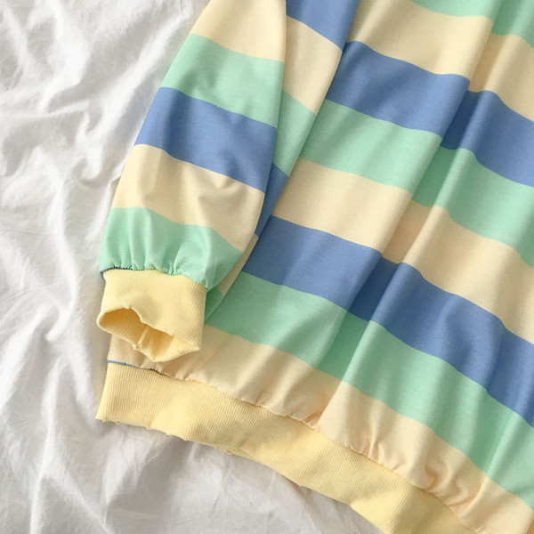 Ikdienas sieviešu svītraina blūze ar apaļu kakla izgriezumu