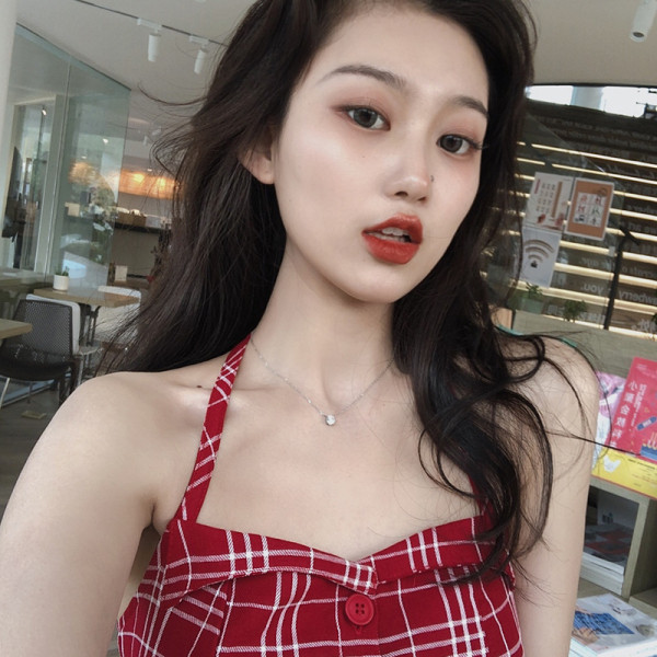 Modern női felső, gombokkal