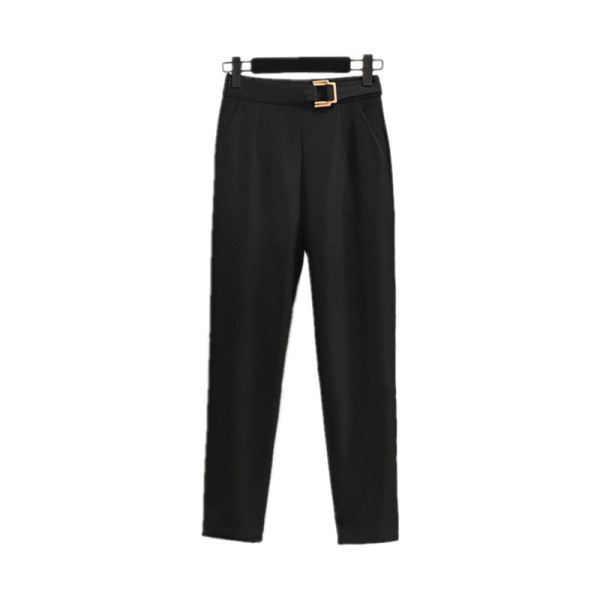 Melns sieviešu bikšu modelis ar augstu vidukli un metāla sprādzi