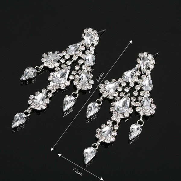 Модерни дамски сребристи обеци с камъни 