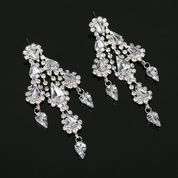 Модерни дамски сребристи обеци с камъни 