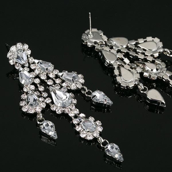 Модерни дамски сребристи обеци с камъни 