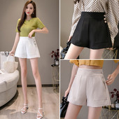 Jauns sieviešu šortu modelis ar kabatām un pogām