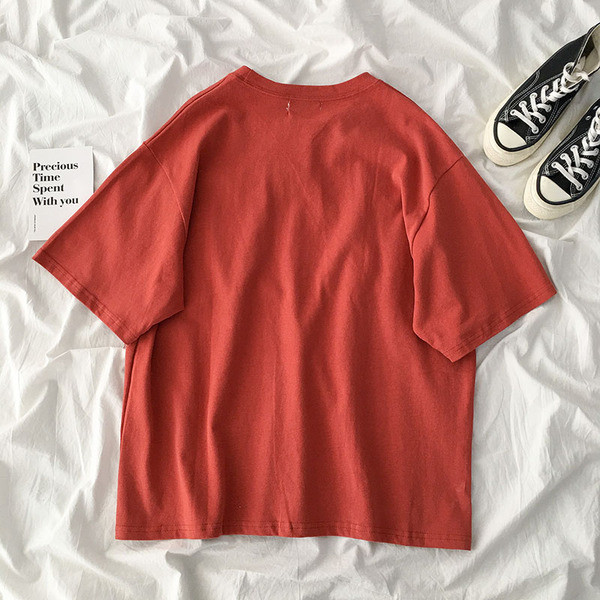 Alkalmi női póló rátéttel és ovális nyakkivágással